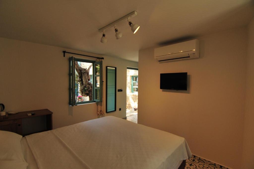 TV a/nebo společenská místnost v ubytování Oalis Boutique Hotel