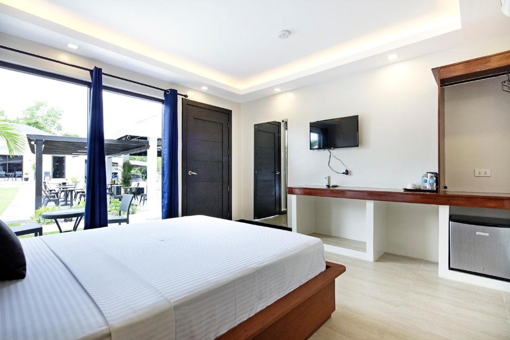TV a/nebo společenská místnost v ubytování OHANA, Panglao Resort.