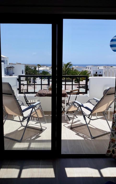 A balcony or terrace at Aqua Apt Sunrise & Sea Views