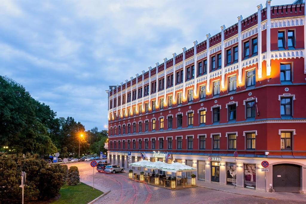 Gedung tempat hotel berlokasi