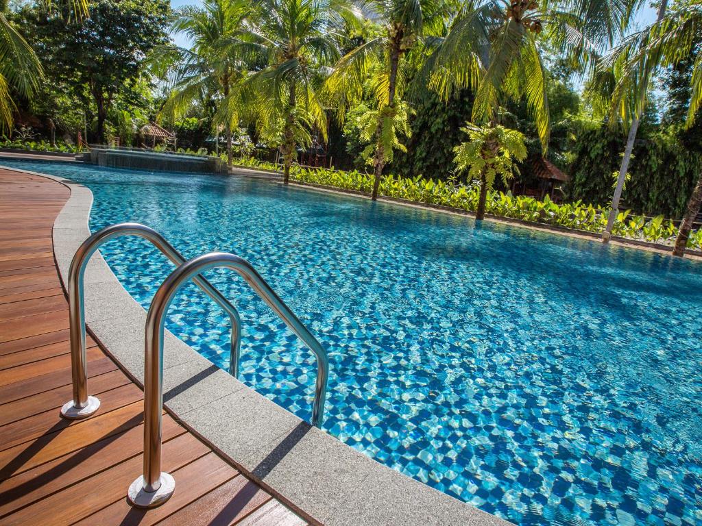 Bazén v ubytování Narita Classic Hotel Surabaya nebo v jeho okolí