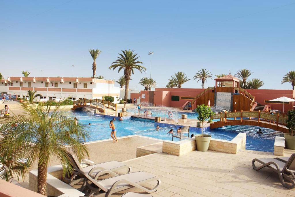 Bazén v ubytování Hotel Club Almoggar Garden Beach nebo v jeho okolí