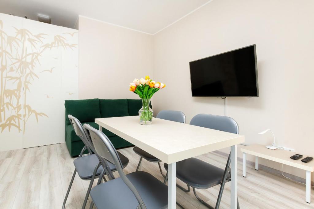 Televízia a/alebo spoločenská miestnosť v ubytovaní Apartments Zajezdnia Wrzeszcz Gdańsk Grudziądzka by Noclegi Renters