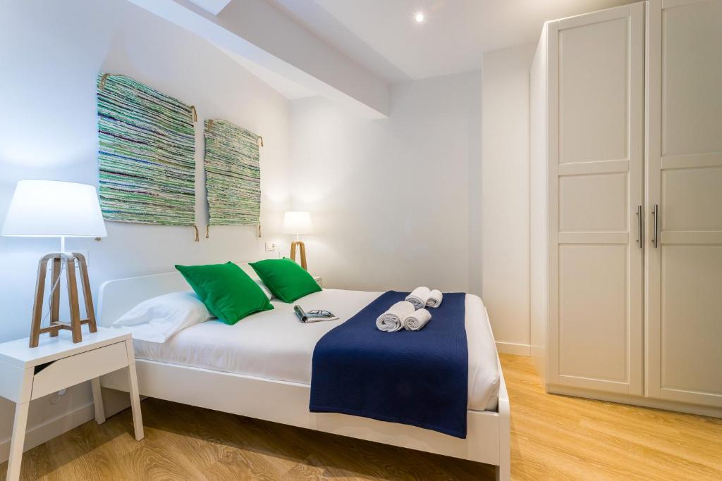 Posteľ alebo postele v izbe v ubytovaní MARINA by SWEET HOME SAN SEBASTIAN