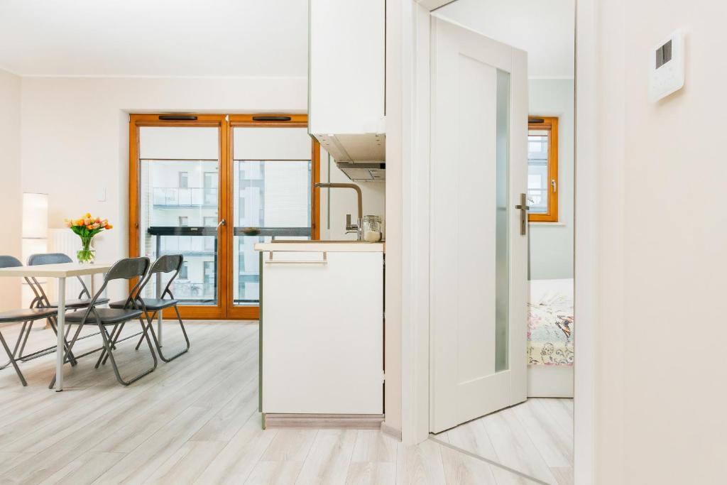 Kuchyňa alebo kuchynka v ubytovaní Apartments Zajezdnia Wrzeszcz Gdańsk Grudziądzka by Noclegi Renters