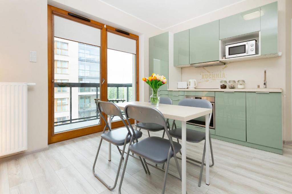 Kuchyňa alebo kuchynka v ubytovaní Apartments Zajezdnia Wrzeszcz Gdańsk Grudziądzka by Noclegi Renters