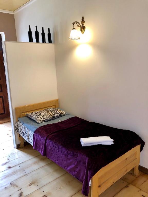 Postel nebo postele na pokoji v ubytování Travel Inn House Mestia • მოგზაურის სახლი