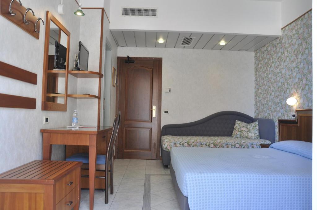 Posteľ alebo postele v izbe v ubytovaní Hotel de France