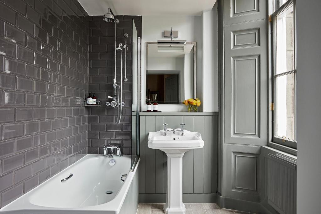 Kimpton Charlotte Square by IHG - Resim 31