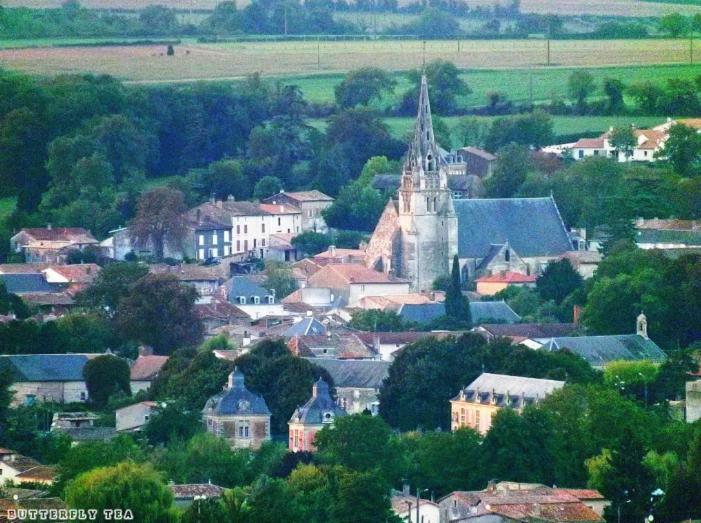 a city with a church and a town with houses at Thunder Roadhouse in La Mothe-Saint-Héray