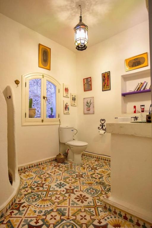 Koupelna v ubytování Afra House