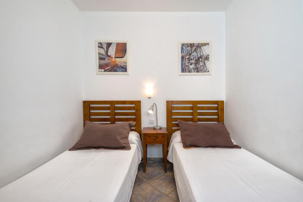 Postel nebo postele na pokoji v ubytování Villas Puerto Rubicon