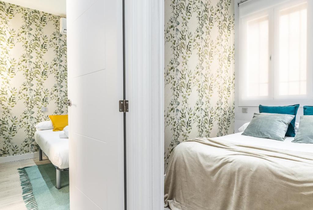 BNBHolder Flowery PLAZA ESPAÑA - Two-Bedroom Apartment