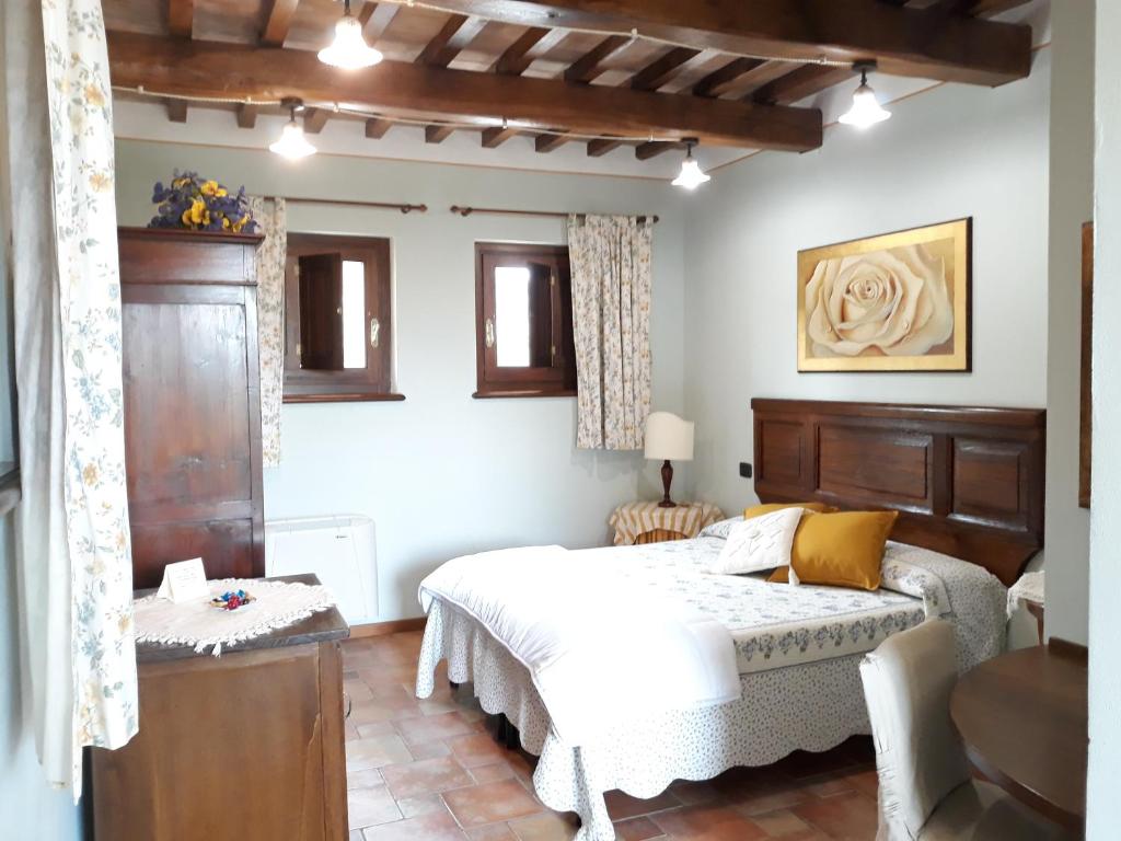 Un pat sau paturi într-o cameră la Tenuta Colverano