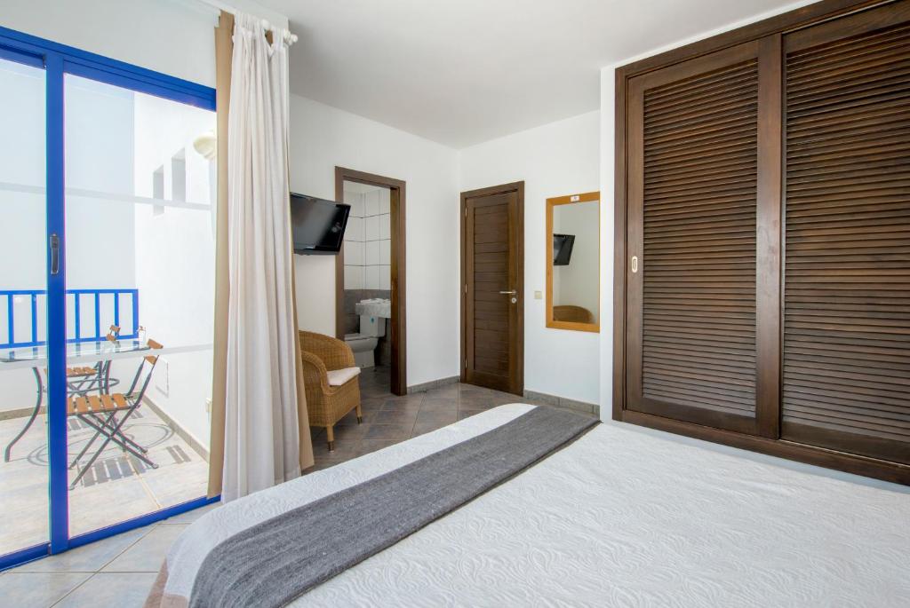 Postel nebo postele na pokoji v ubytování Villas Puerto Rubicon