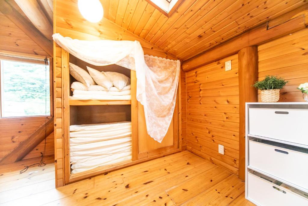 Kuchyň nebo kuchyňský kout v ubytování Awaji Seaside Log House