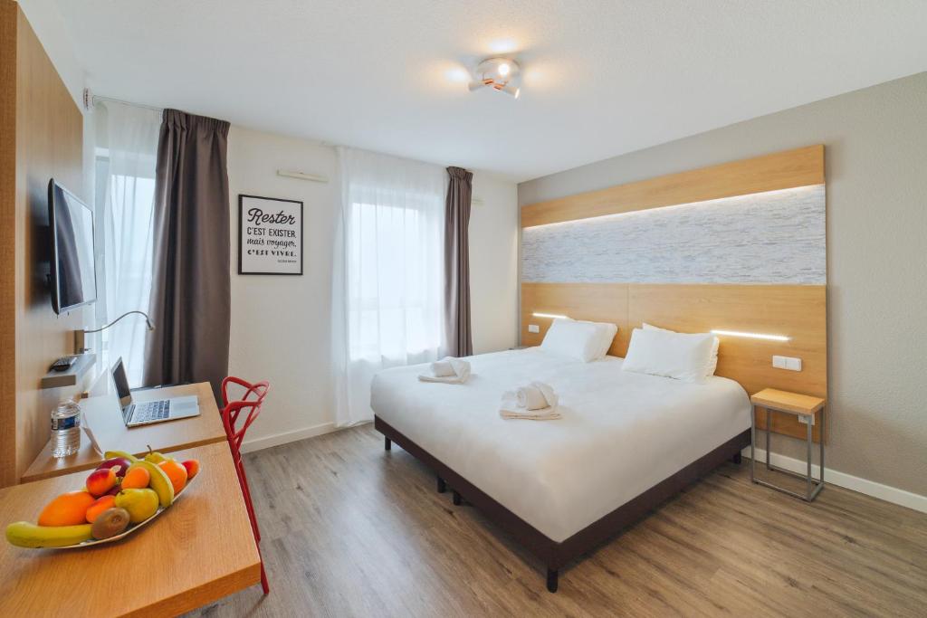 Postel nebo postele na pokoji v ubytování Residhotel Lyon Part Dieu