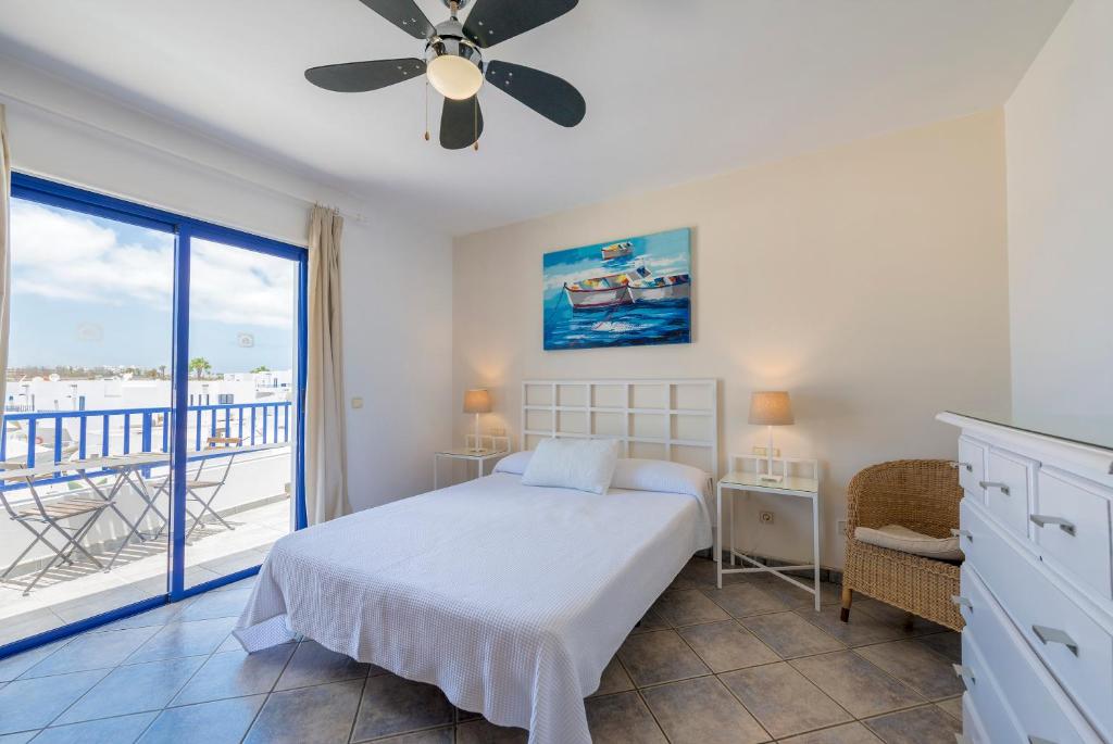 Postel nebo postele na pokoji v ubytování Villas Puerto Rubicon