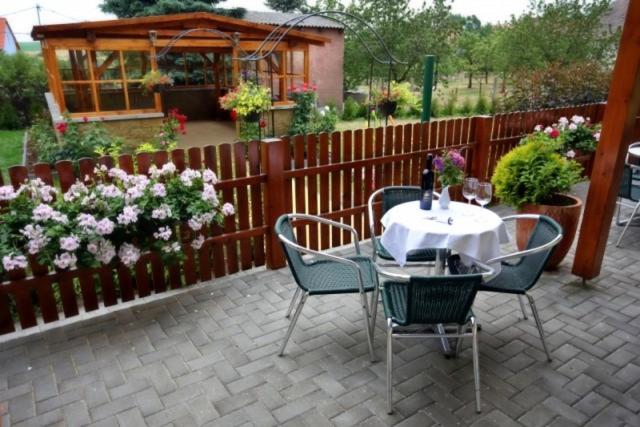 Zahrada ubytování Penzion Tři Koruny - budova Valerie