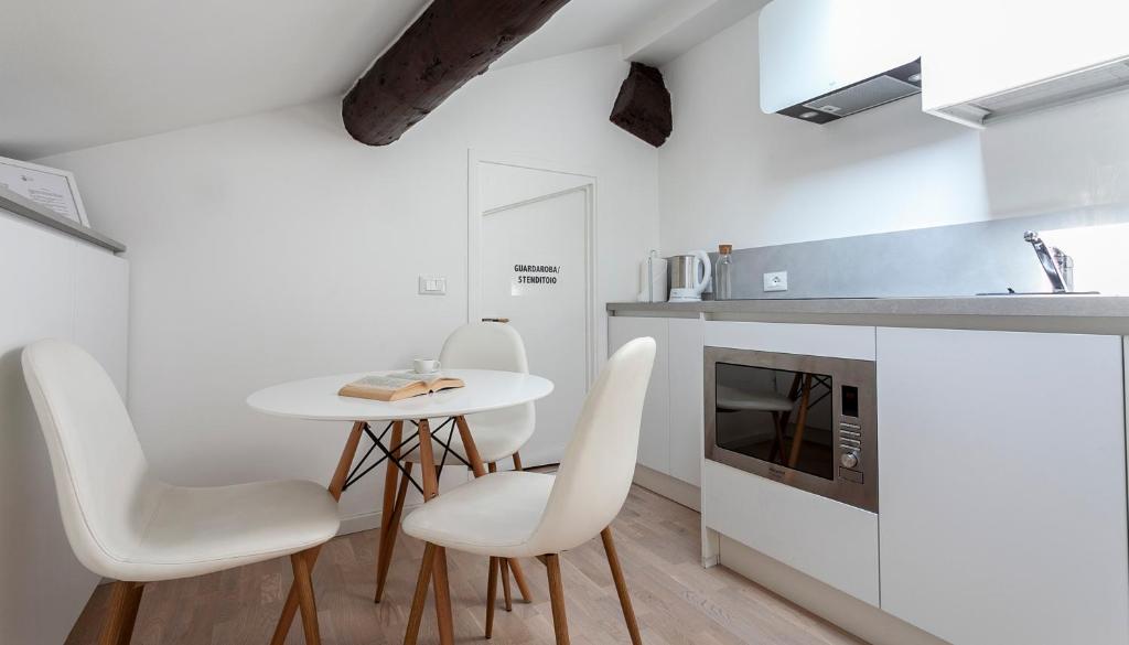 A kitchen or kitchenette at Italianway-Volta