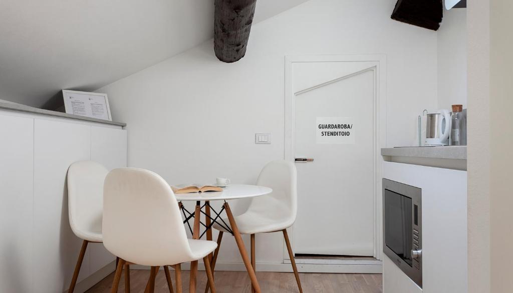 A kitchen or kitchenette at Italianway-Volta