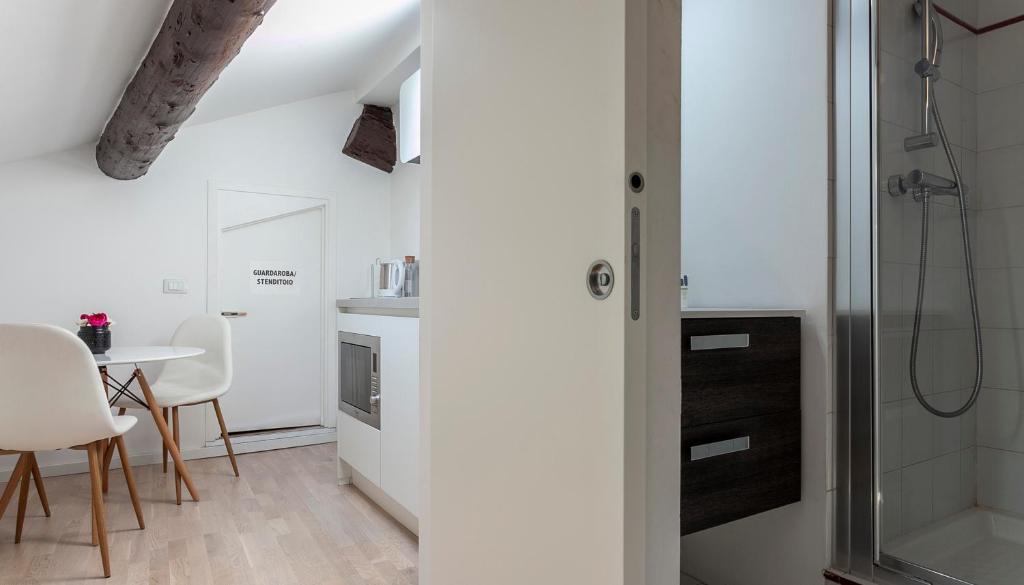 A kitchen or kitchenette at Italianway-Volta