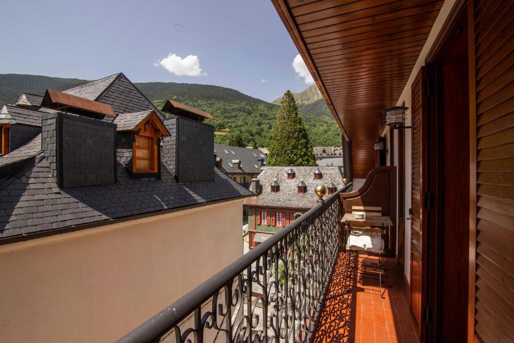 Nespecifikovaný výhled na hory nebo výhled na hory při pohledu z hotelu