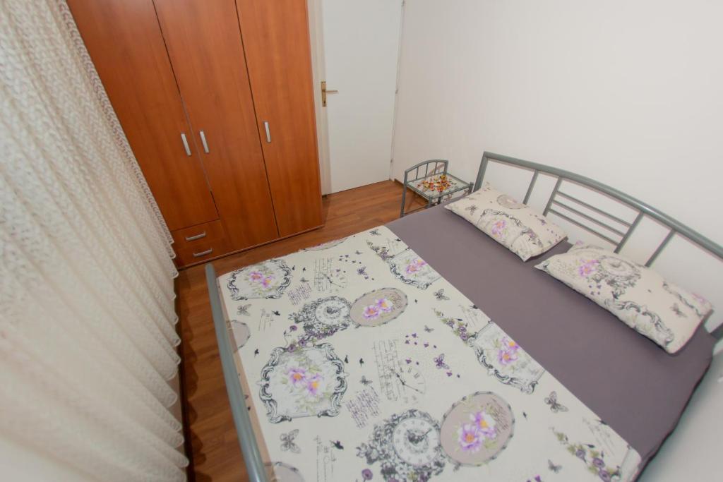 Posteľ alebo postele v izbe v ubytovaní Apartmani Sunset Rogotin