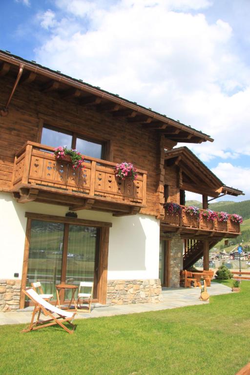 The building in which Az apartmant is located