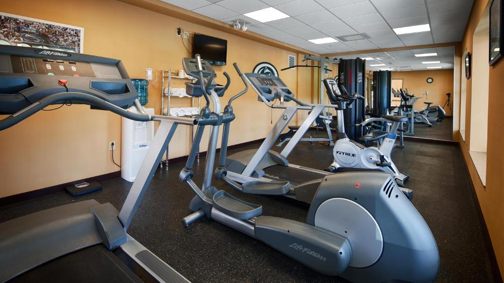 Best Western PLUS University Park Inn & Suites photo