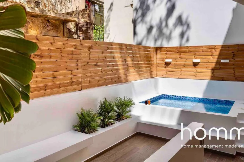 Nemeseos 1st floor homm Apartment with Roof Garden and Pool, Atena, Grecia