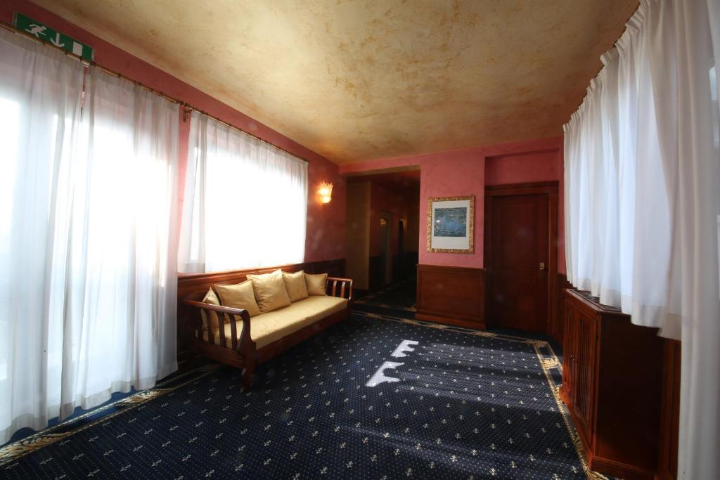 A seating area at Hotel Abacus