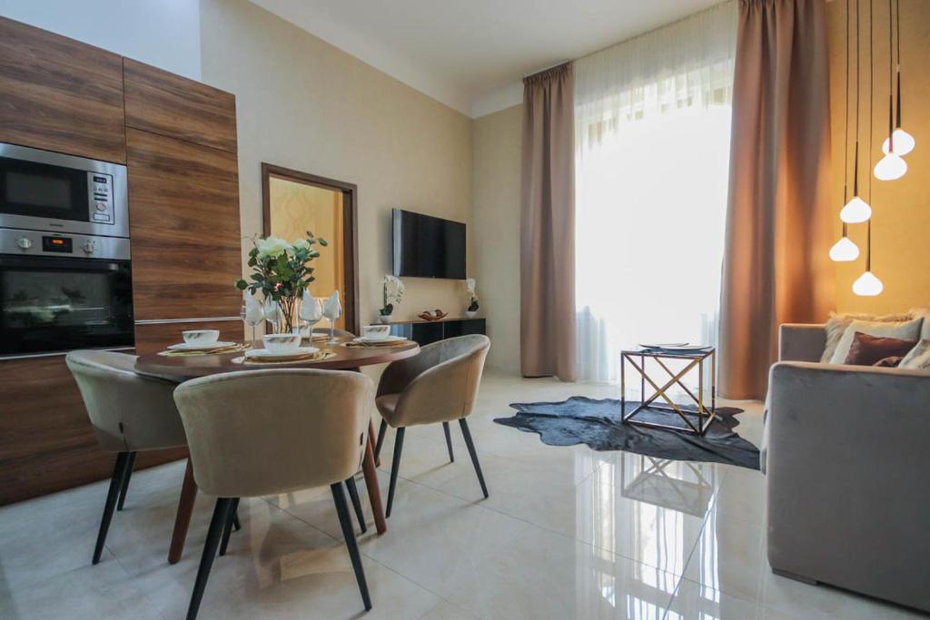 Televízia a/alebo spoločenská miestnosť v ubytovaní Bengt Apartment Dohány Str.