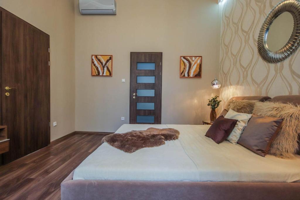Posteľ alebo postele v izbe v ubytovaní Bengt Apartment Dohány Str.
