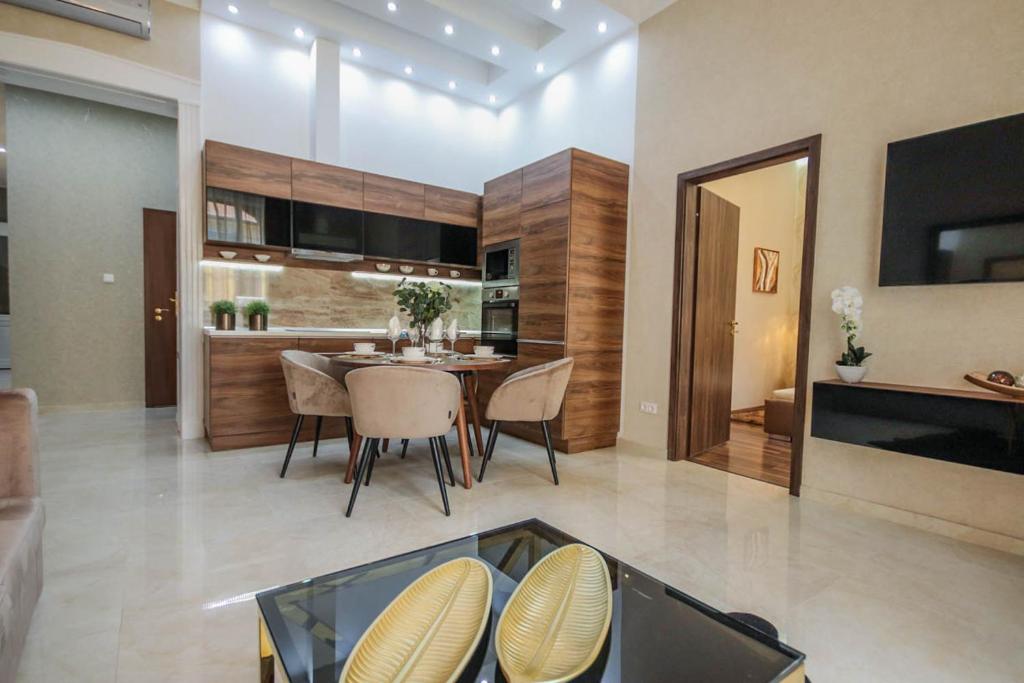 Kuchyňa alebo kuchynka v ubytovaní Bengt Apartment Dohány Str.