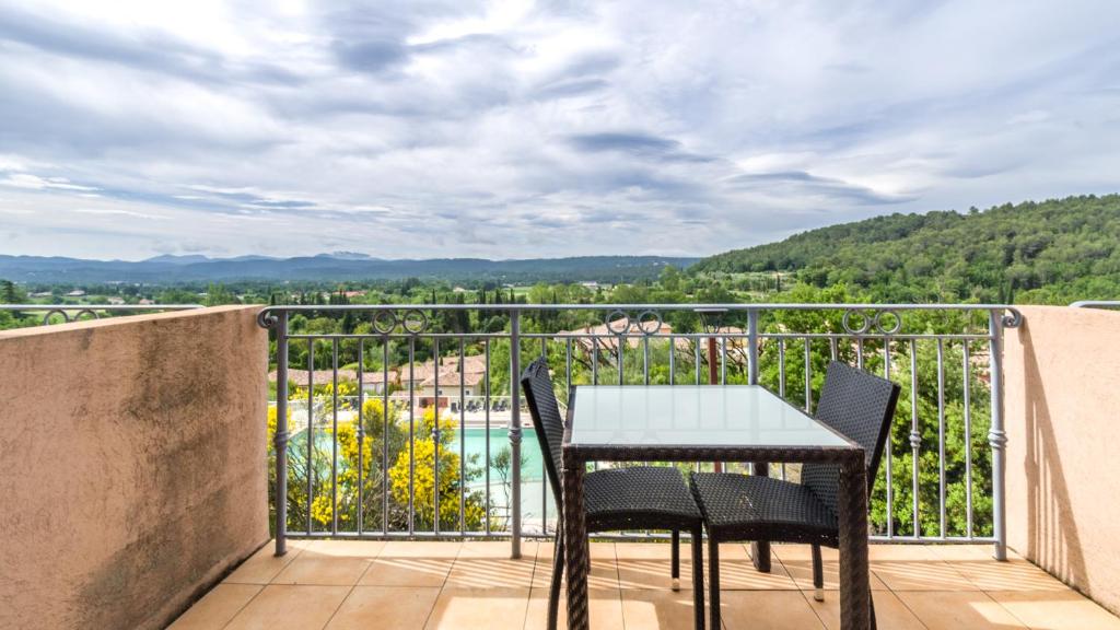 Vacancéole – Le Domaine de Camiole - Salle Double Ou Jumelle Avec Balcon