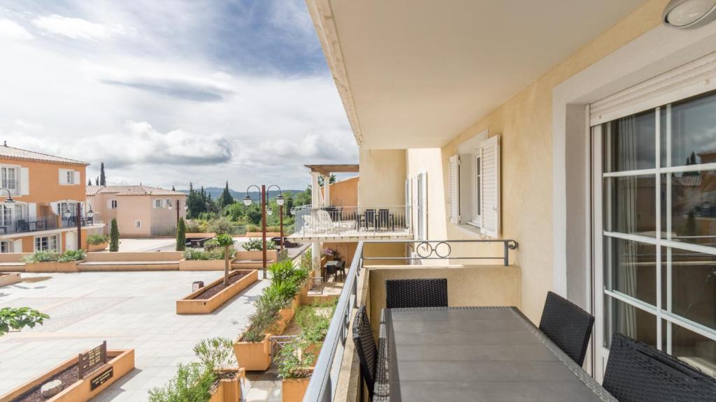 Vacancéole – Le Domaine de Camiole - Appartement D'une Chambre Avec Balcon