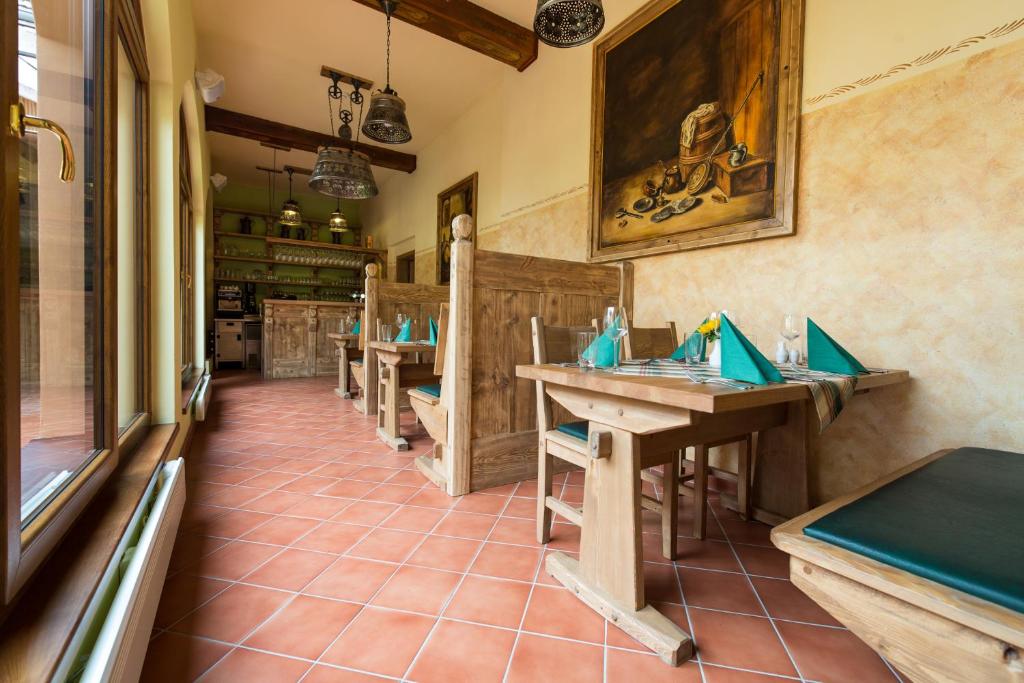 Hotel Selsky Dvur - Bohemian Village Courtyard - Resim 43