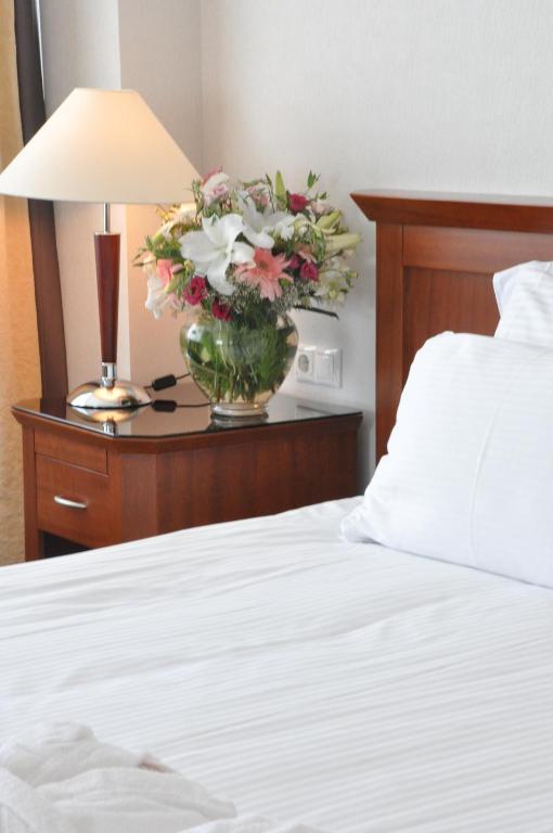 Postel nebo postele na pokoji v ubytování Hotel Midi
