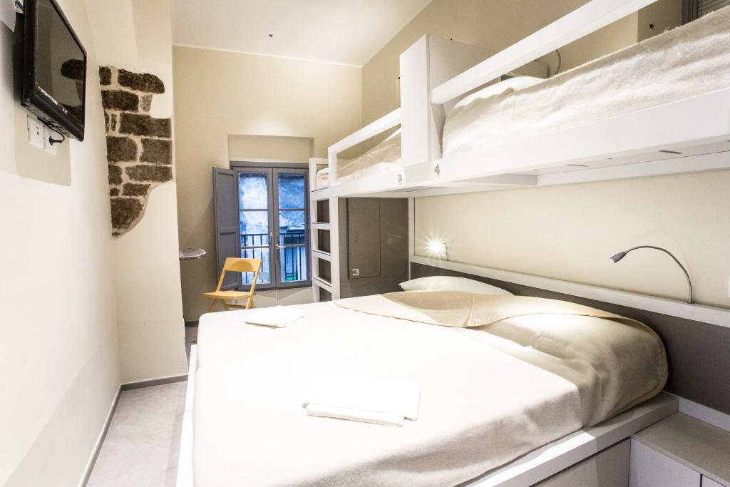 Little Italy Hostel Ex Chiesa S Donato - Camera Quadrupla Con Bagno Privato
