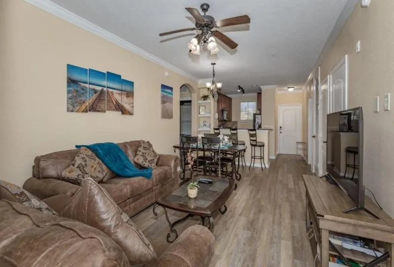 Beautifully Decorated 3 Bed 3 Bath Condo in Bella Piazza, Davenport, United States