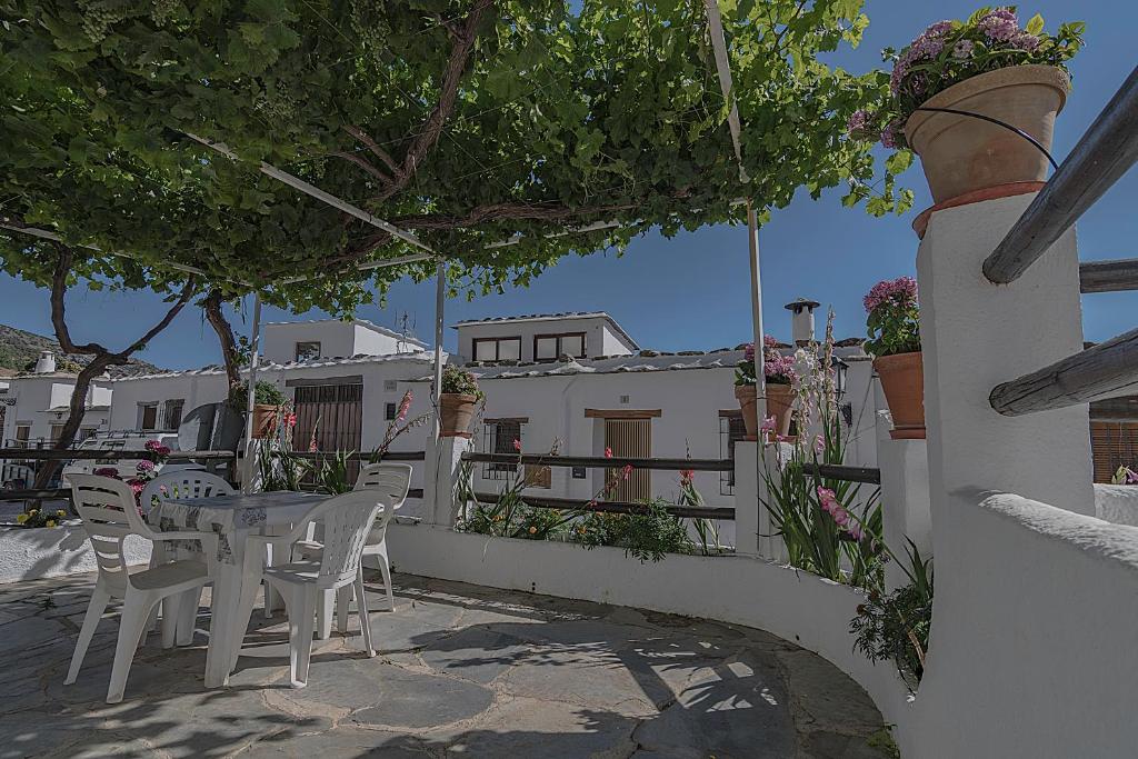 Un balcón o terraza de Apartamentos Rurales Las Chimeneas