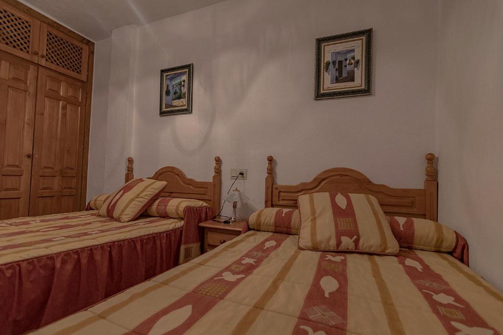 Cama o camas de una habitación en Apartamentos Rurales Las Chimeneas