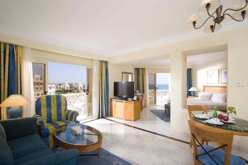 TV a/nebo společenská místnost v ubytování Old Palace Resort Sahl Hasheesh