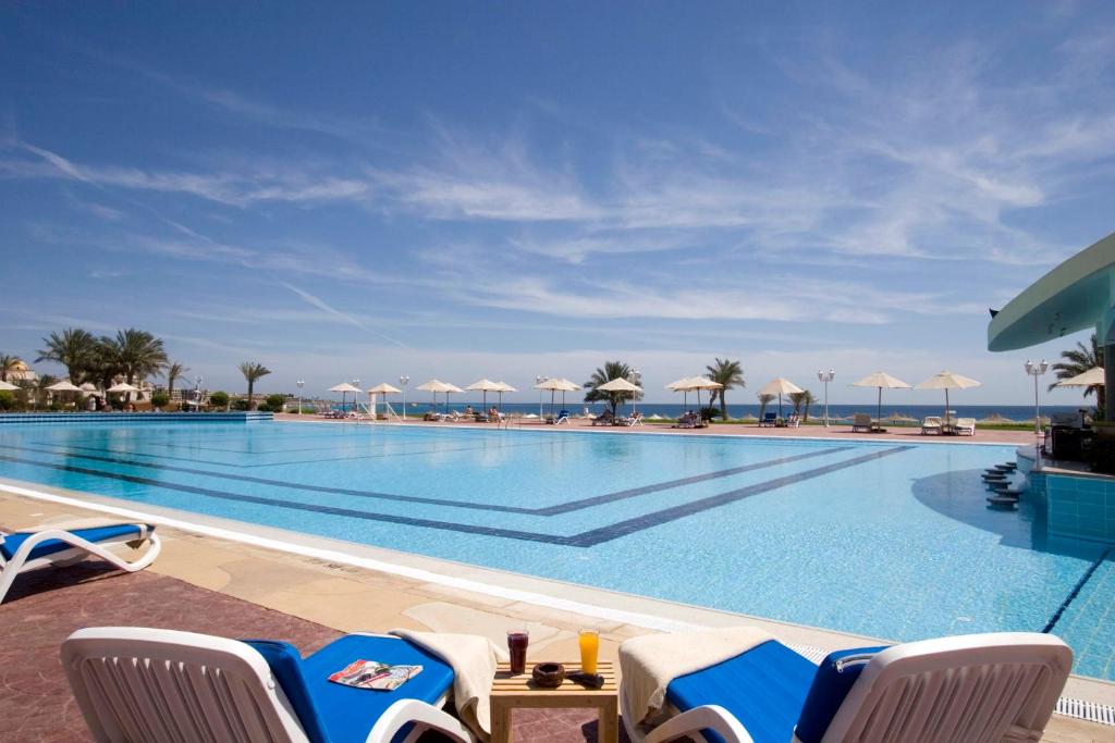Bazén v ubytování Old Palace Resort Sahl Hasheesh nebo v jeho okolí