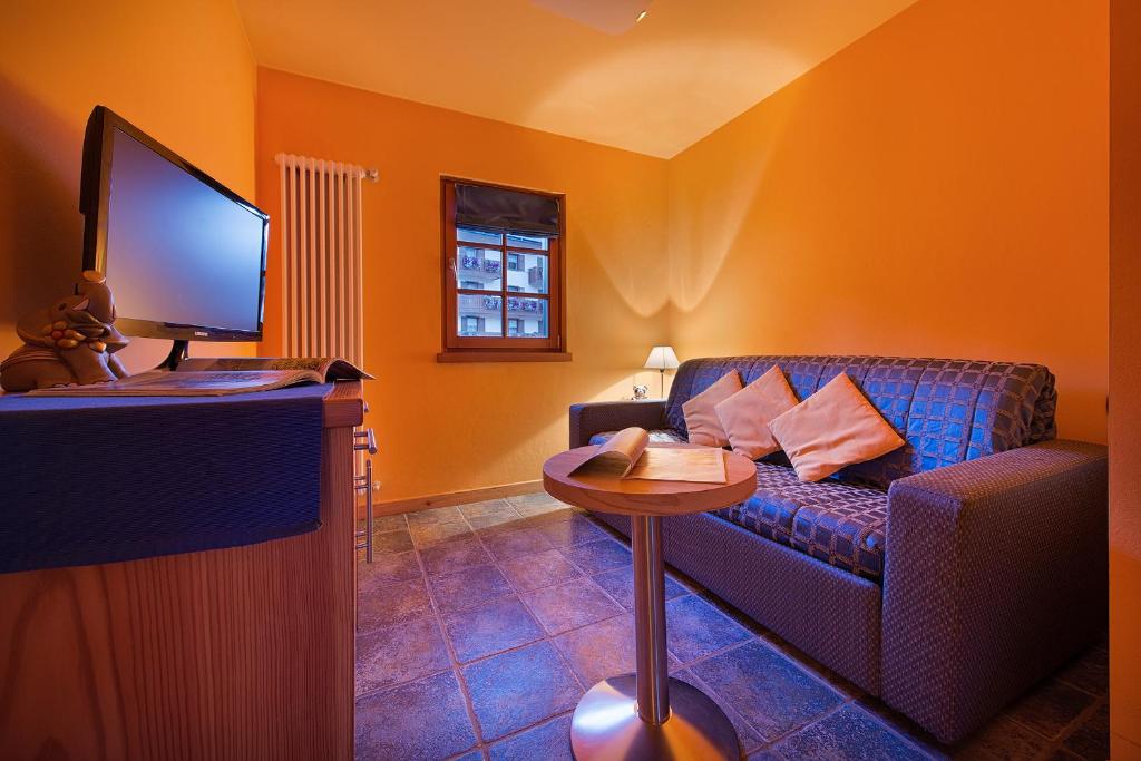 TV a/nebo společenská místnost v ubytování Chalet Matteo