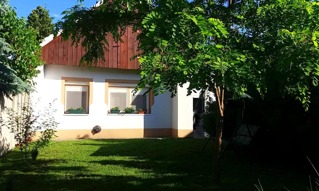 Zahrada ubytování Júlia Vendégház Sarród