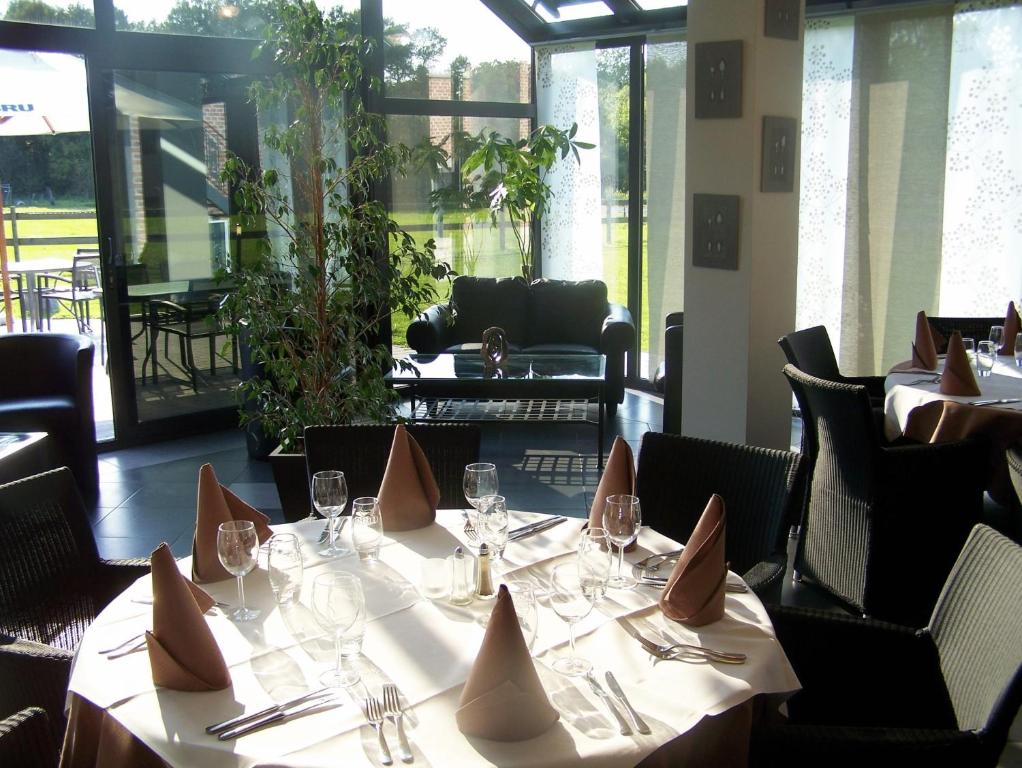 Restaurace v ubytování Hotel Les Mignees