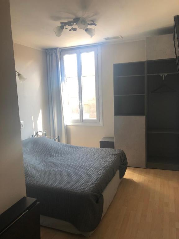 Postel nebo postele na pokoji v ubytování Hôtel Le Lys d'Or