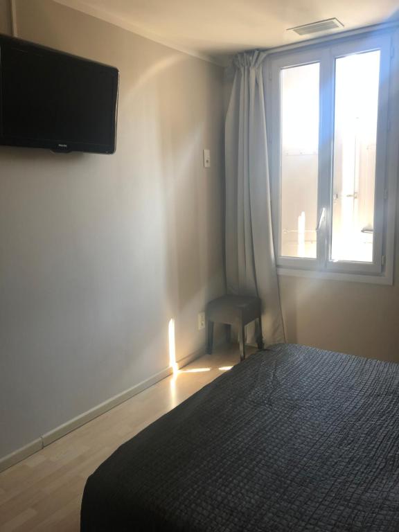 Postel nebo postele na pokoji v ubytování Hôtel Le Lys d'Or